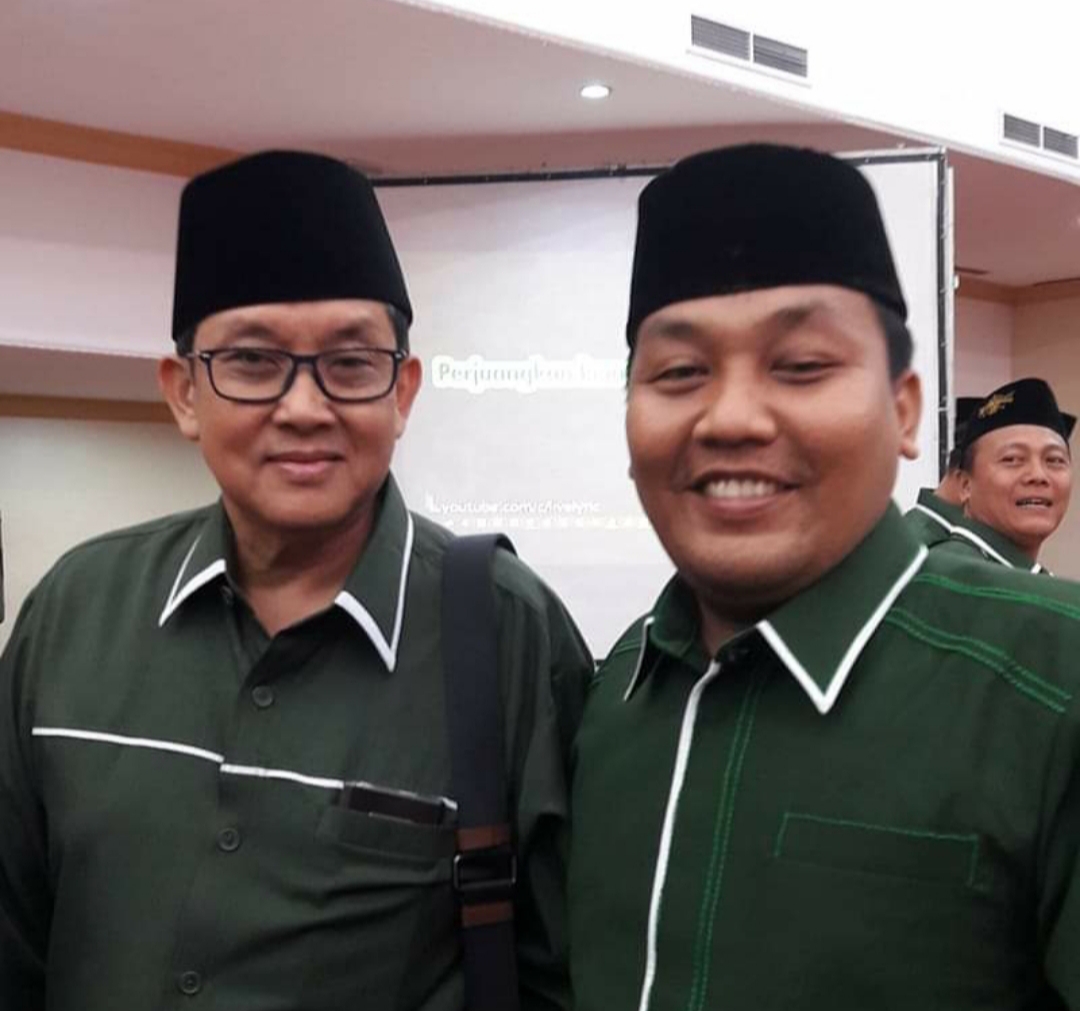 Pengurus ISNU Sumut Rizki Pristandi (kanan) bersama rekannya di ISNU.