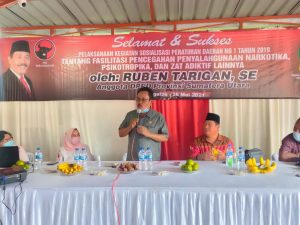 Anggota Fraksi PDI-P DPRD Sumut Ruben Tarigan saat mengadakan Sosialisasi Peraturan Daerah (Sosper) Nomor 1 Tahun 2019 di Tanjung Morawa, Deli Serdang, Kamis (27/5).