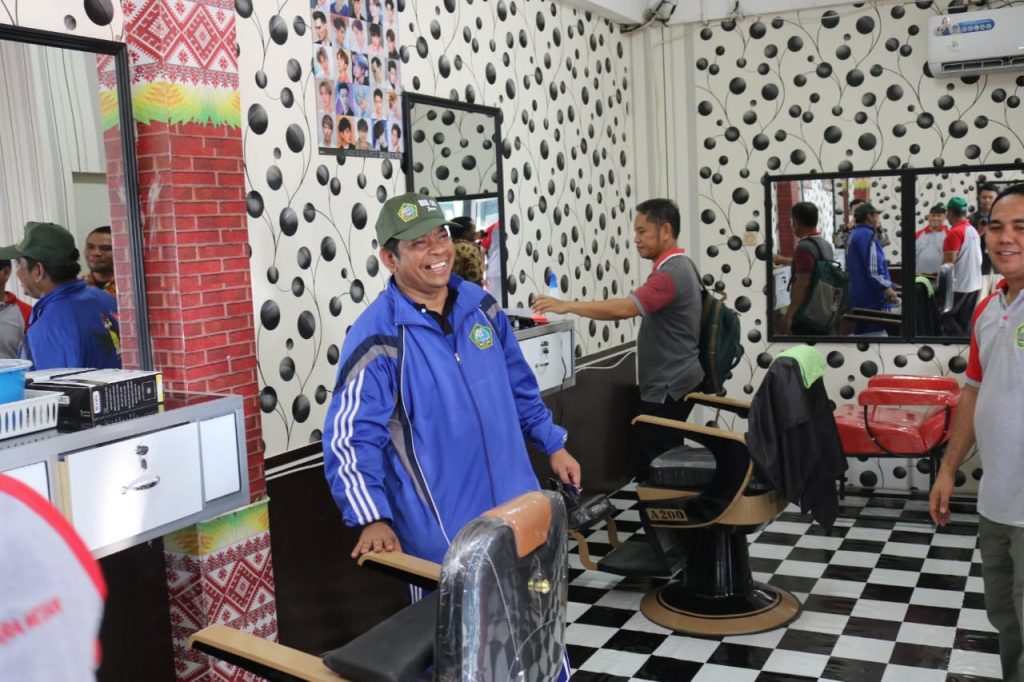 Rektor UINSU Resmikan Barbershop JUARA