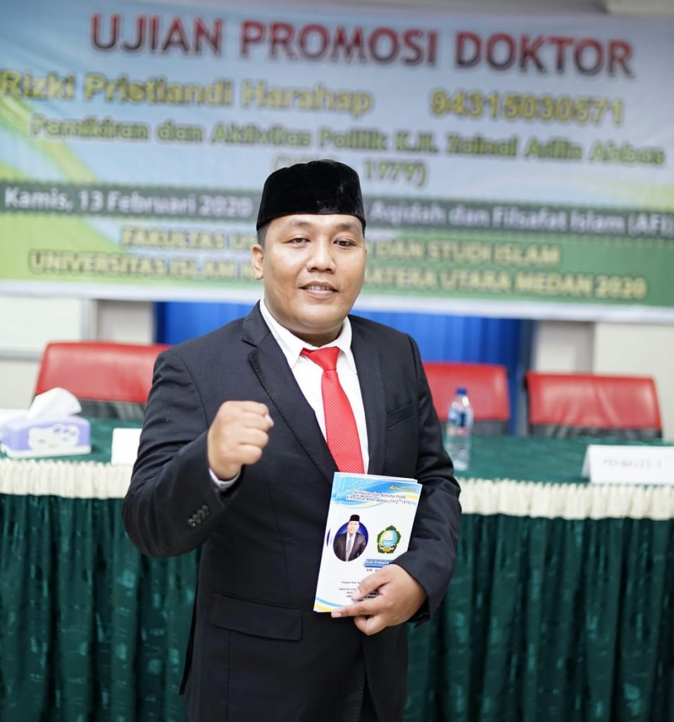 Anak Tukang Tambal Ban Raih Gelar Doktor Politik Islam