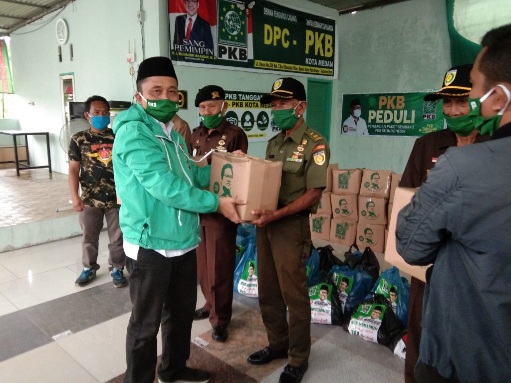 Jelang Lebaran, PKB Kota Medan Bantu Para Veteran dan Abang Becak