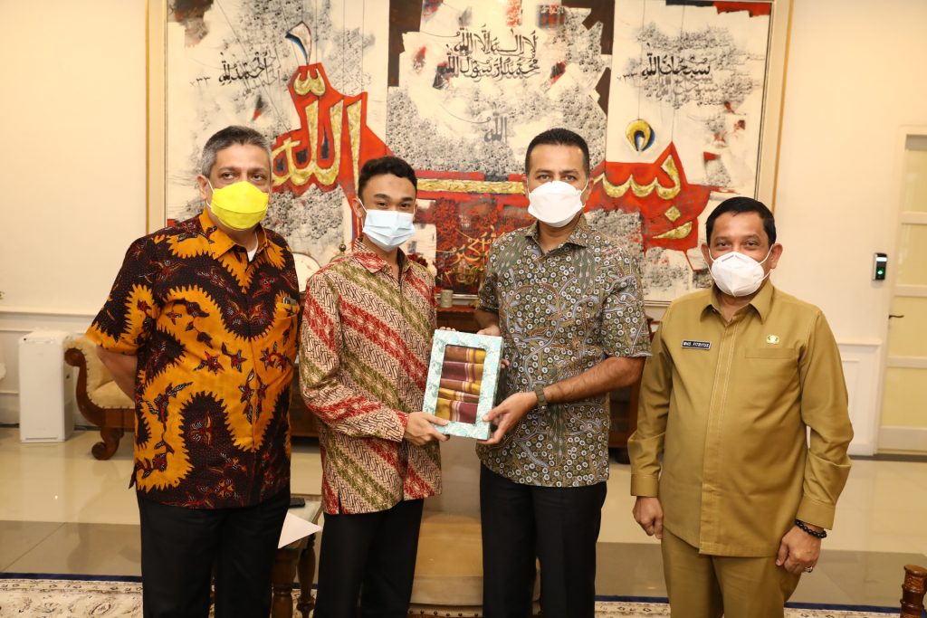 Pererat Silahturahmi, Sultan Deli XIV Hadiahi Wagub Sumut Kain Warisan