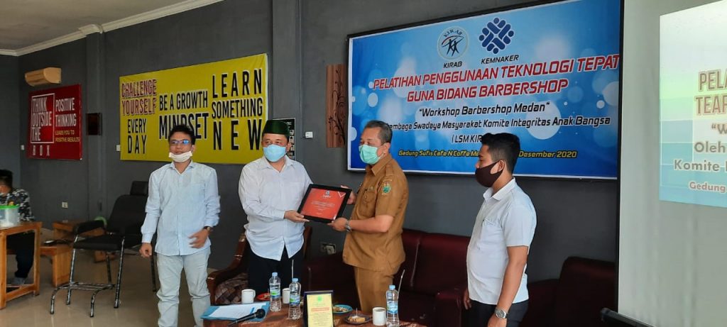 Bekali Keahlian Pemuda, KIRAB Medan Adakan Pelatihan TTG Bidang Barbeshop