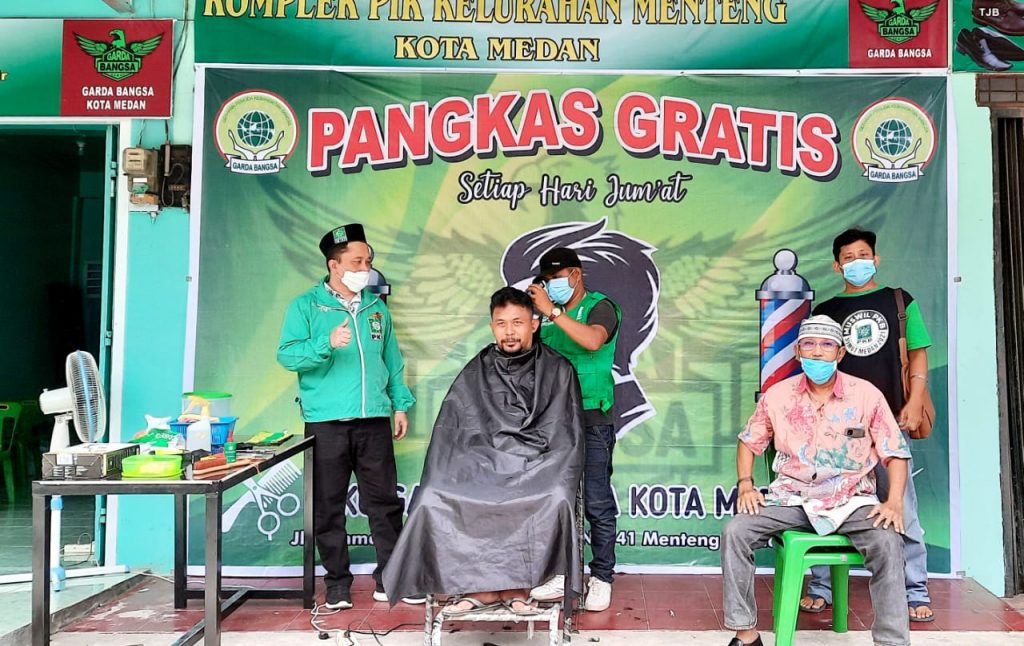 Pangkas Rambut Gratis, PKB Kota Medan Rekatkan Kebersamaan dengan Warga