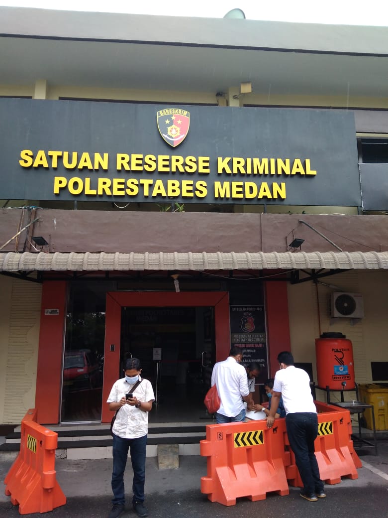 Penyiram air keras