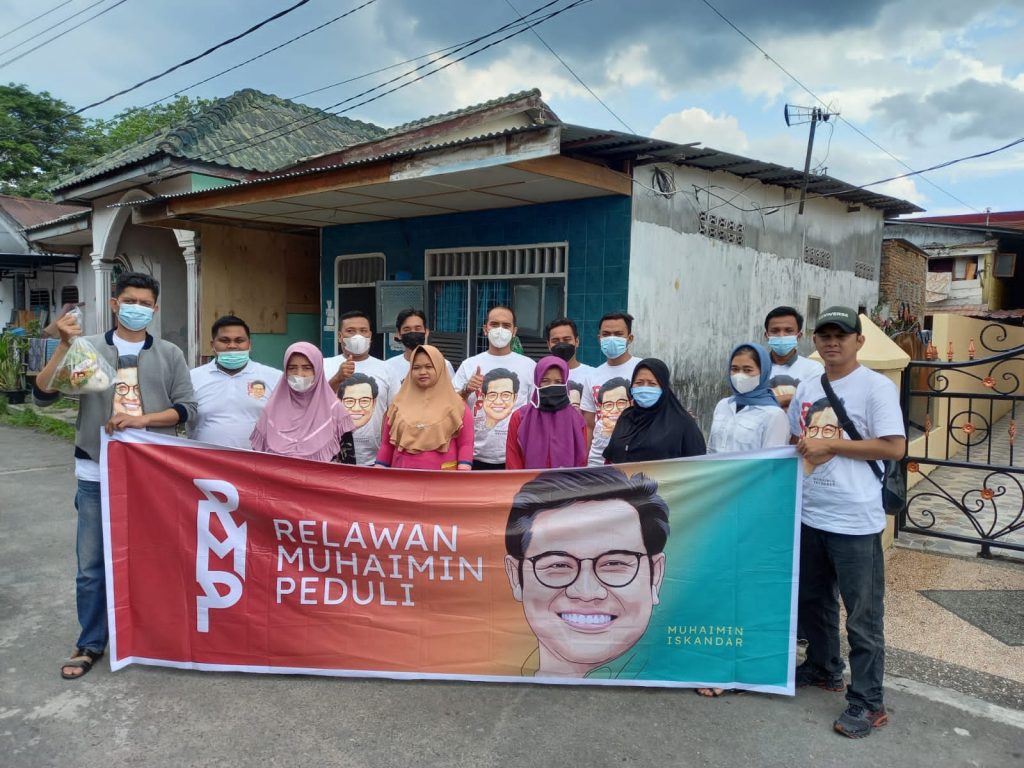 RMP Bagikan 100 Paket Sembako kepada Warga Medan Denai