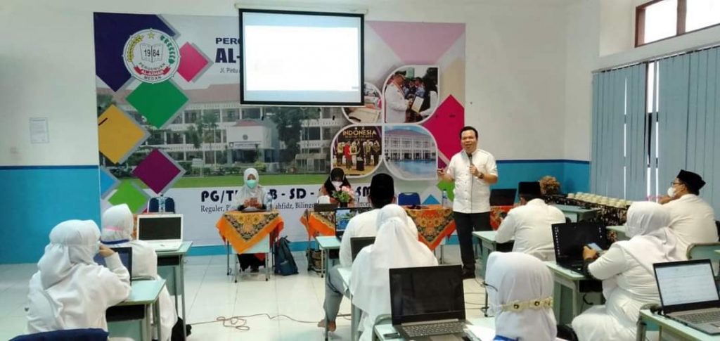 Tingkatkan Kompetensi, SD Swasta Al-Azhar Gelar Pelatihan Literasi Digital
