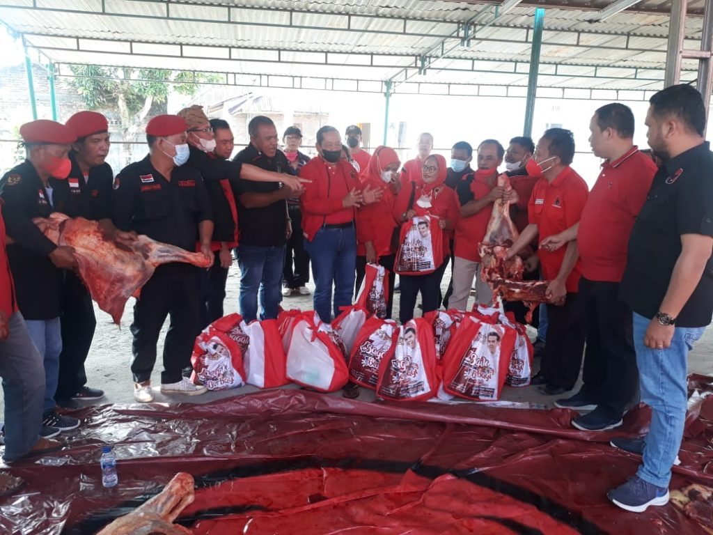 Peringati Natal, PDI Perjuangan Bagikan Daging dan Sembako ke Masyarakat Pematangsiantar