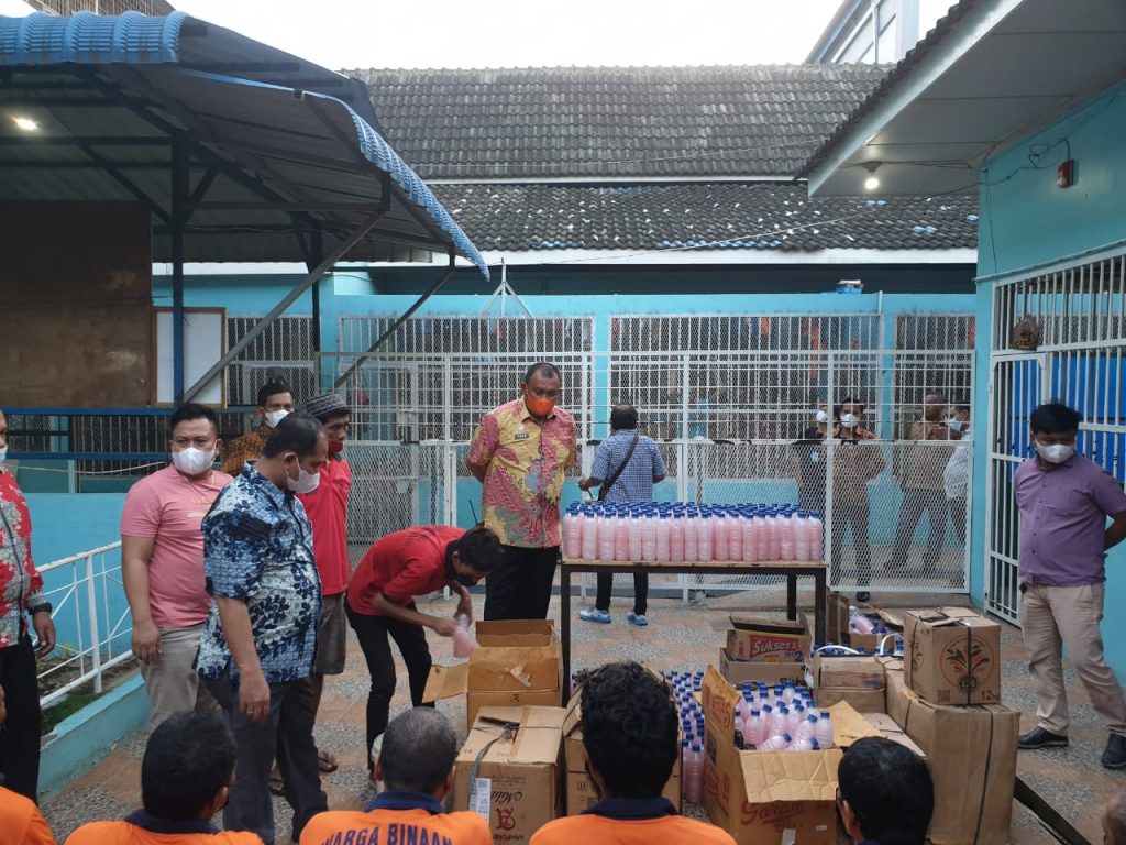 Rutan Kelas 1 Medan Bagikan Sabun Cair Hasil Produksi Sendiri ke Warga Binaan