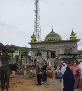 Bamusi Sumut Bagikan Daging Kurban di Tanah Karo