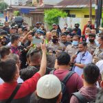 Dihadang warga