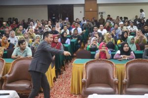 Motivator Syafii Effendi Bakar Semangat Peserta Bimtek Kader Desa Se Paluta