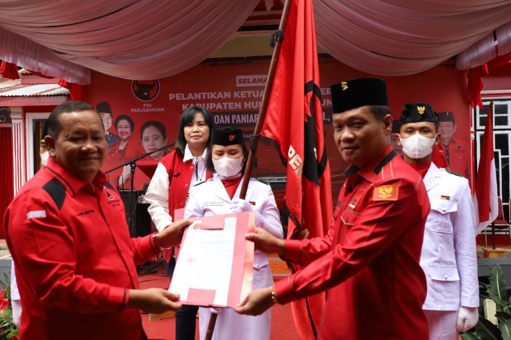 Oloan Nababan Dilantik Sebagai Ketua PDIP Humbahas
