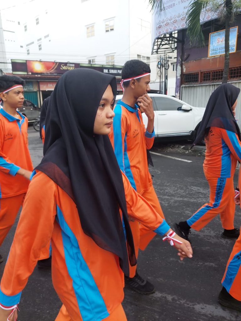 SMP Negeri 7 Medan Adakan Lomba Gerak Jalan Hari Sumpah Pemuda