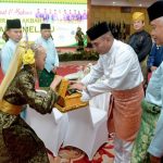 Disambut setepak sirih