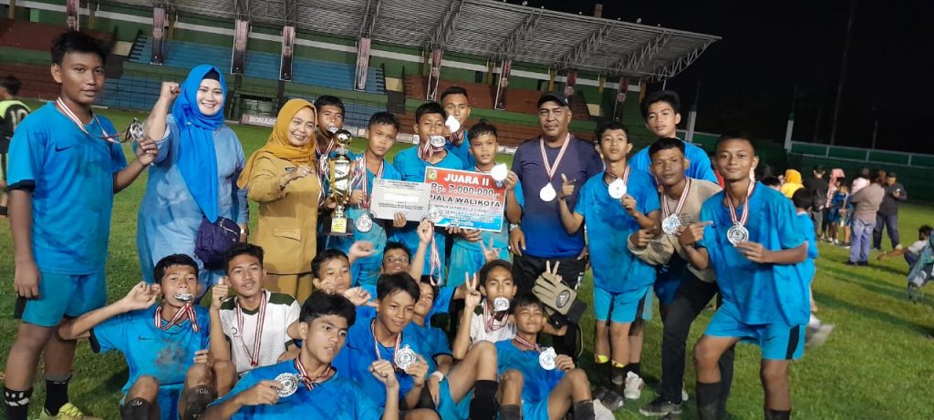 Tim Sepak Bola SMP Negeri 7 Medan Juara II Turnamen Piala Walikota