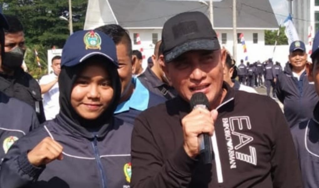 Petinju wanita Nona