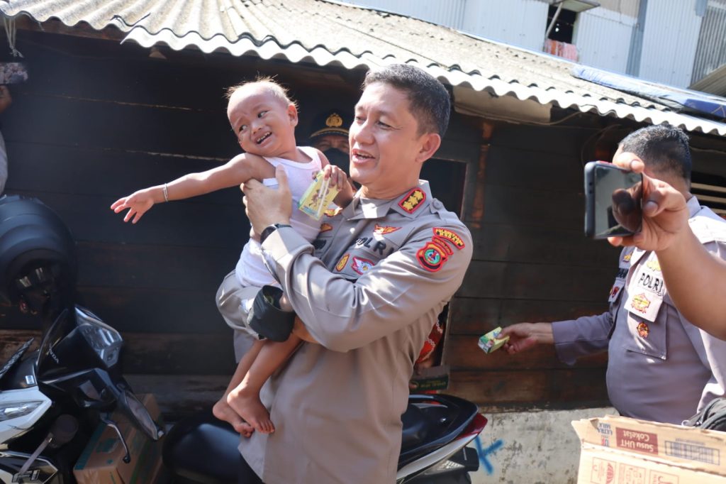 Kapolrestabes Medan Kunjungi dan Bantu Penderita Stunting di Belawan
