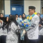 Beri karangan bunga