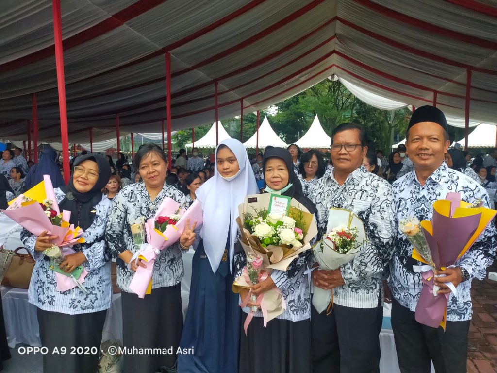 Ka UPT SMPN 7 Bersama Guru dan Siswa Ikuti Upacara Peringatan Hari Guru Pemko Medan 