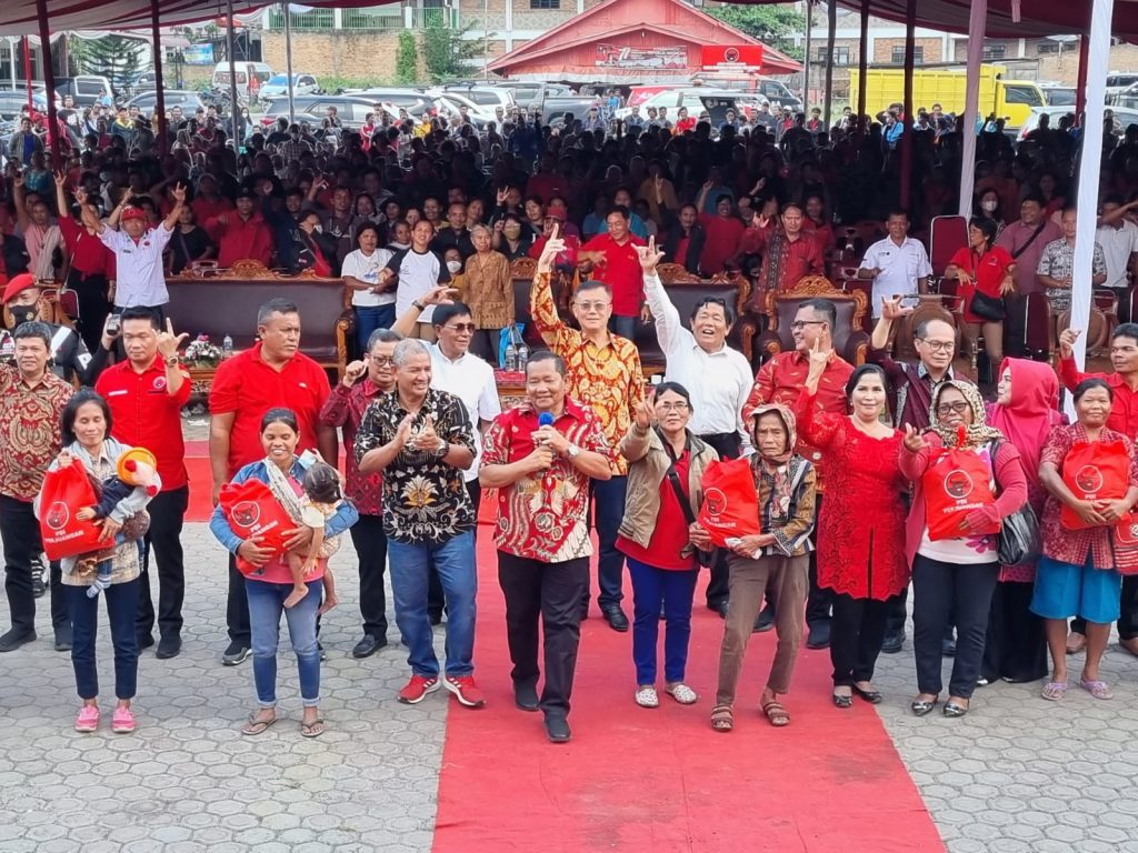 Ketua PDI Perjuangan Sumut Adakan Open House di Pangururan Samosir
