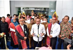 Tingkatkan Jamkesmas, Gubernur Edy Serahkan 10 Ribu BPJS Ketenagakerjaan