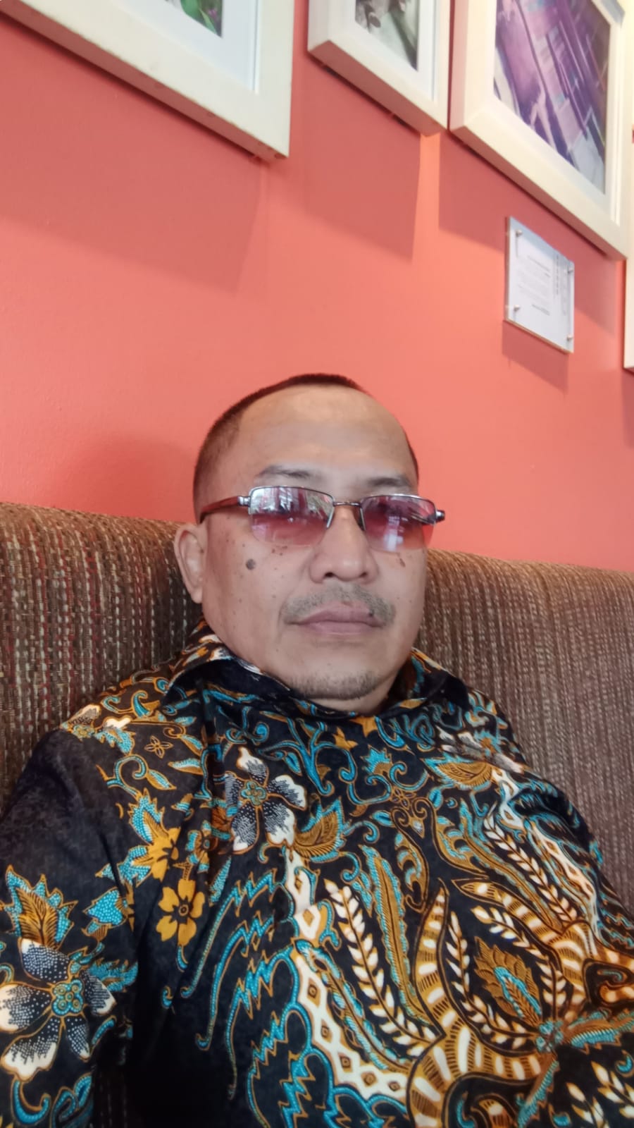 Gubernur Mundur
