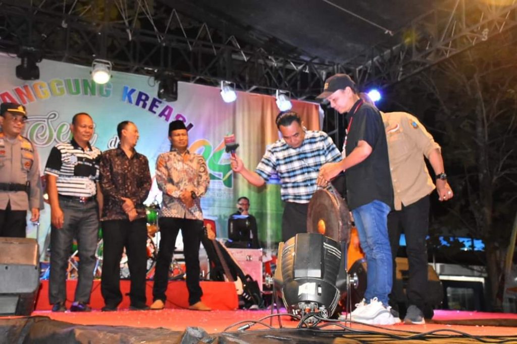 Sekda Alamulhaq Buka Pagelaran Seni dan Budaya dalam Rangka HUT Madina ke-24