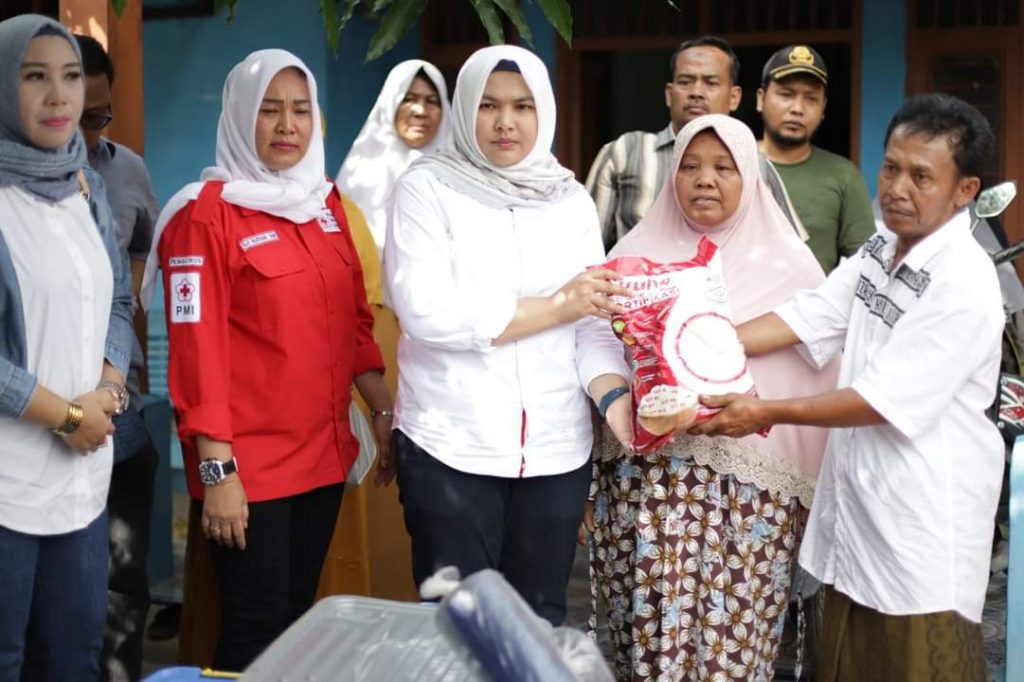 Atika Azmi Kunjungi Korban Kebakaran di Simangambat