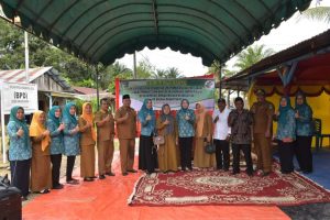 Ketua TP PKK Madina Kunjungi Desa Binaan Kategori UP2K Sikara Kara I Natal