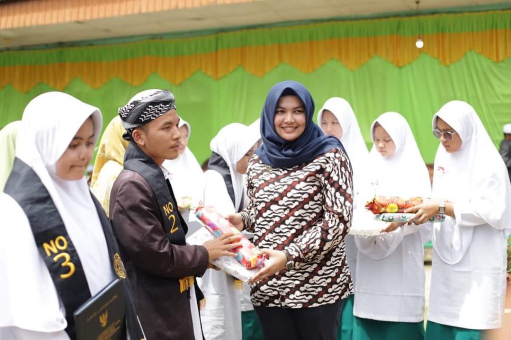 Wabup Madina Hadiri Penamatan Santri Ponpes Darul Ulum