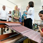 Tinjau Pusat Kerajinan Tenun Silahisabungan Dairi