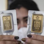 Harga emas anjlok