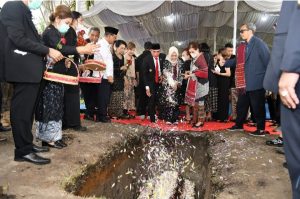 Hantar Jenazah Rudolf Pardede ke Peristirahatan Terakhir, Edy Rahmayadi Sebut Sumut Kehilangan Salah Satu Putra Terbaik
