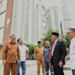Tinjau Pembangunan Masjid Agung