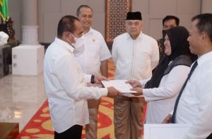 Gubernur Edy Rahmayadi Serahkan SK 891 PPPK Guru