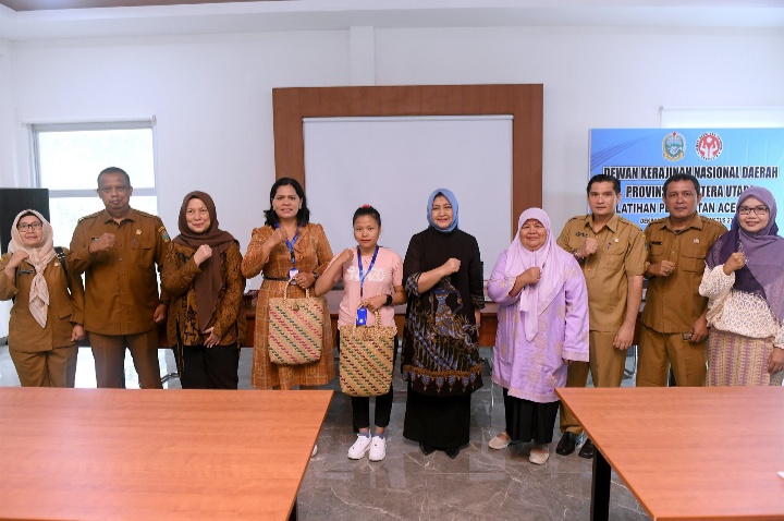 Dukung Kemandirian Masyarakat, Dekranasda Sumut Gelar Pelatihan Pembuatan Aksesoris Berbasis Kerajinan