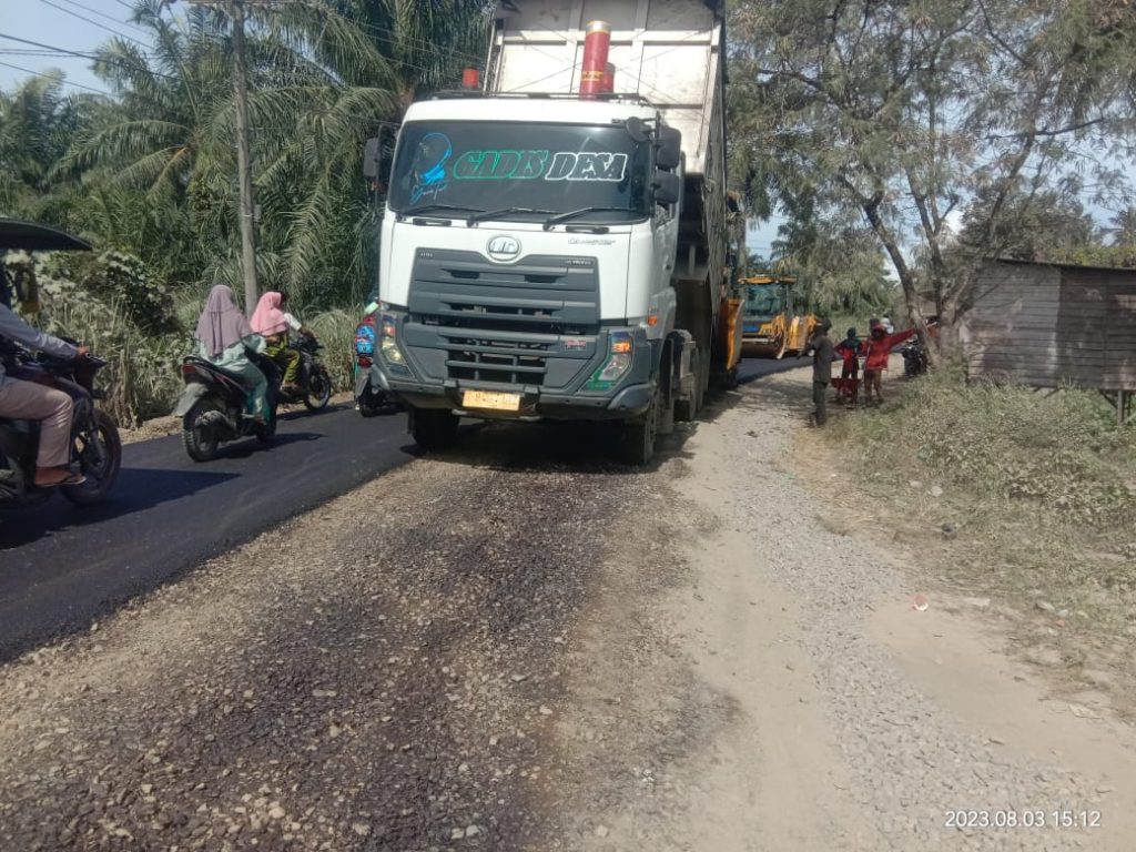 Proyek Peningkatan Jalinsum di Padanglawas Dikebut, Kualitas Diragukan 