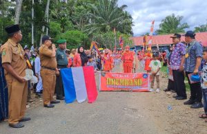 Camat Siabu Lepas Pawai Karnaval Penyambutan HUT RI Ke-78