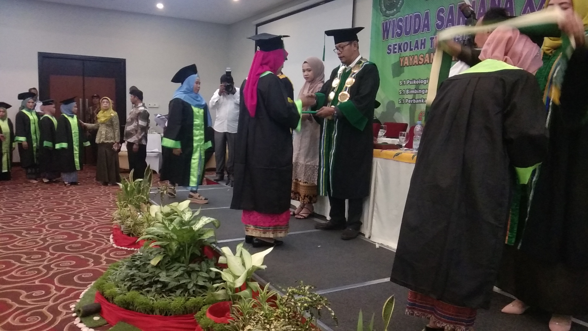 Wisuda Al Hikmah