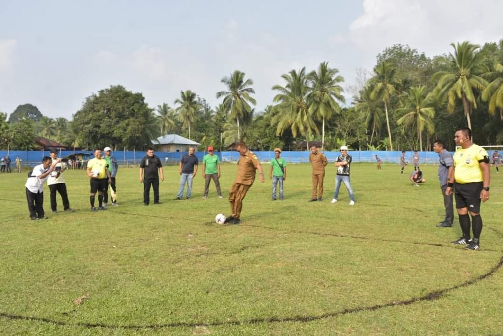 Bupati Madina Buka Turnamen Sepak Bola Tukul Cup