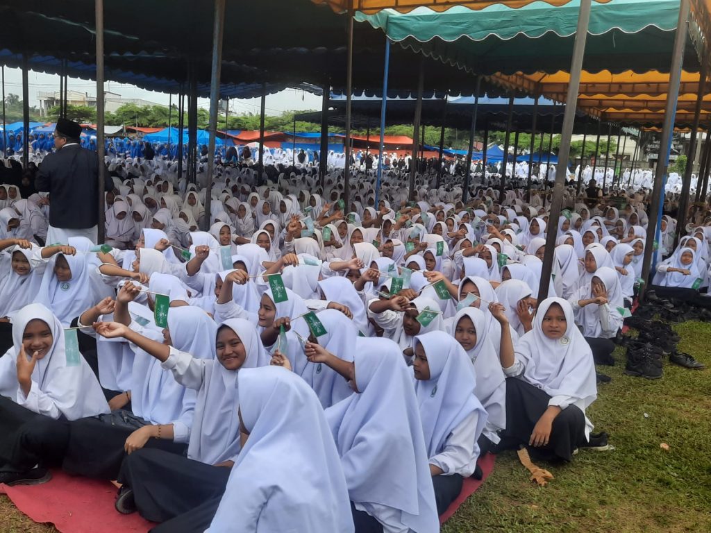Peringati HSN, Puluhan Ribu Santri di Palas Gelar Zikir dan Solawatan