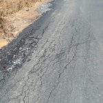 Jalan hotmix sudah rusak