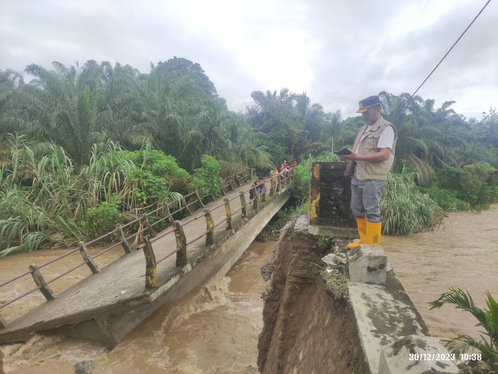 Banjir Melanda Padanglawas, 6 Jembatan Rusak dan Hanyut