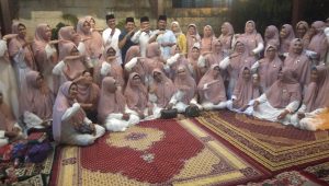 50 Hajjah Asal Tanjung Balai Silaturahmi dan Doakan Ketua IPHI Sumut H Rahudman Harahap