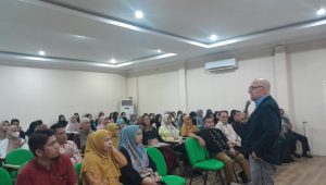 Michael Quinlan Dari Baylor University Mengajar di FDK UINSU