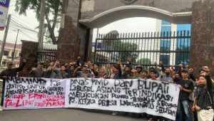 Mahasiswa Kembali Geruduk Kejati Sumut, Desak Periksa dan Tersangkakan Bupati Labusel dan Kroni-kroninya