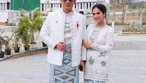 Menteri AHY Kenakan Baamar Galung Pancar Matahari dari Kalimantan Tengah pada Upacara HUT ke-79 Kemerdekaan RI