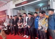 Diantar Ribuan Warga, Putra Mahkota dan Achmad Fauzan Daftar ke KPU Sebagai Calon Bupati dan Wakil Bupati Padanglawas