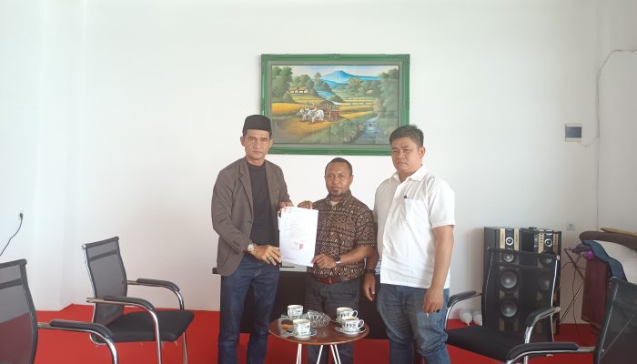 CEO DailyKlik.id Terima Mandat Pembentukan YLBH-KI Perwakilan Kota Medan